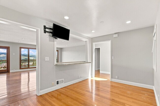 Building Photo - Million Dollar Views! Available Now!