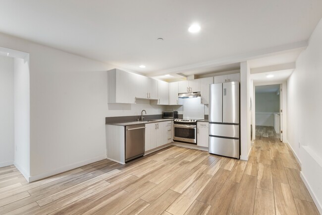 Building Photo - Modern 1BR Apartment in Prime Queen Anne L...