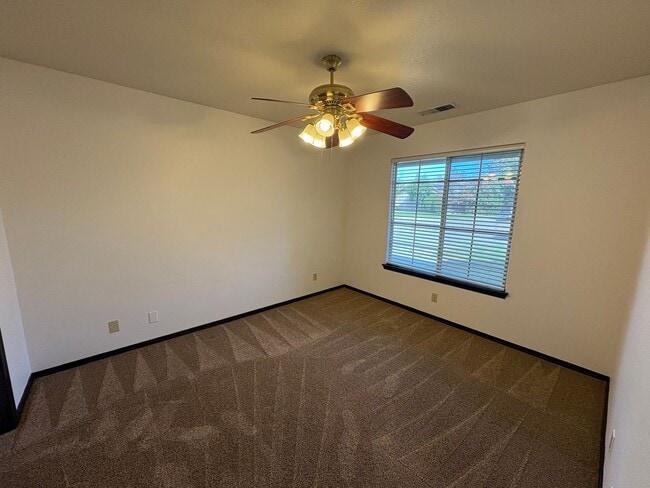 Building Photo - NW Visalia Home coming soon!