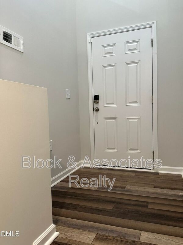 Building Photo - 608 Gimari Dr