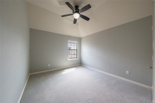 Building Photo - 2432 Greenbrook Dr