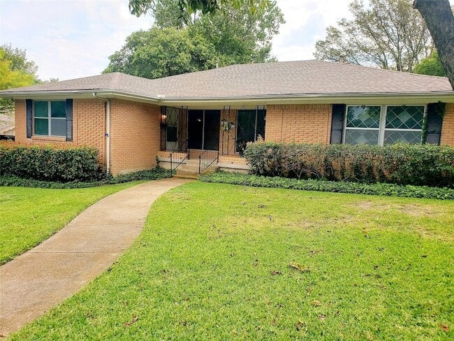 Primary Photo - 7012 Kingsbury Dr