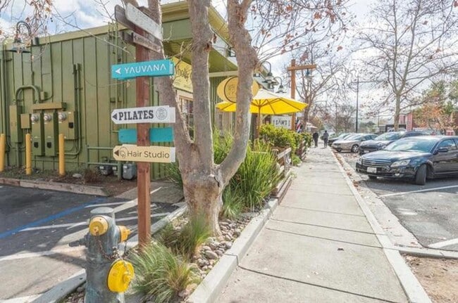 Building Photo - Remodeled 2BD Condo in the Heart of Old Poway