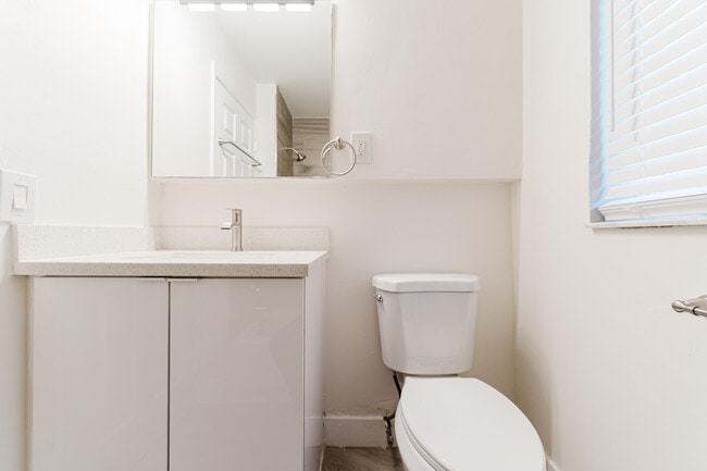 Building Photo - 323 Spanish River Blvd