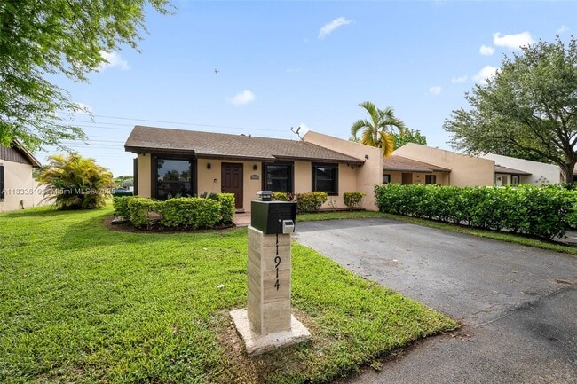 Building Photo - 11914 SW 125th Pl