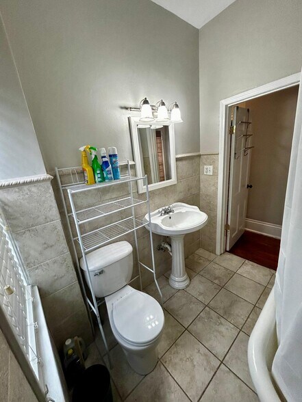 Building Photo - 518 E 13th Ave