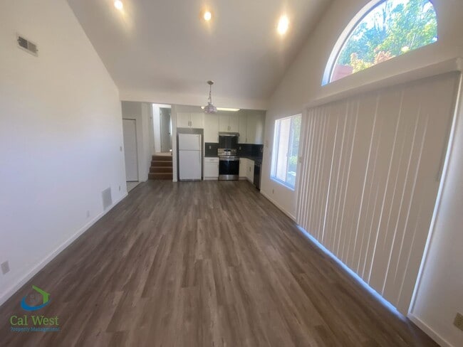 Building Photo - $9595 - 6 Bed/4.5 Ba Executive Home in Los Altos HIlls/With Pool/Separate Inlaw Unit