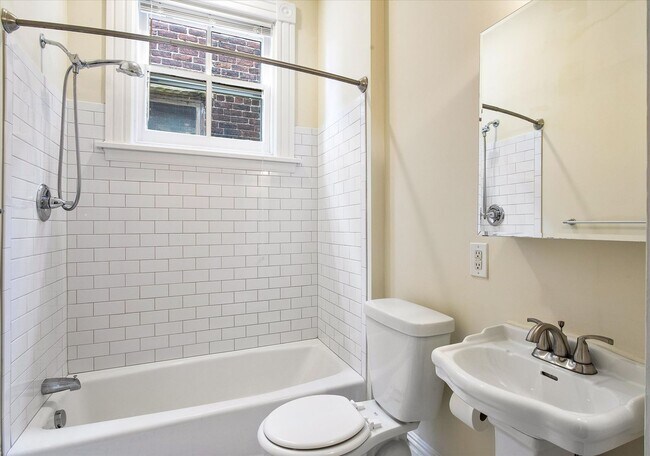 Building Photo - Swanky 2000 sf duplex in the heart of Church Hill