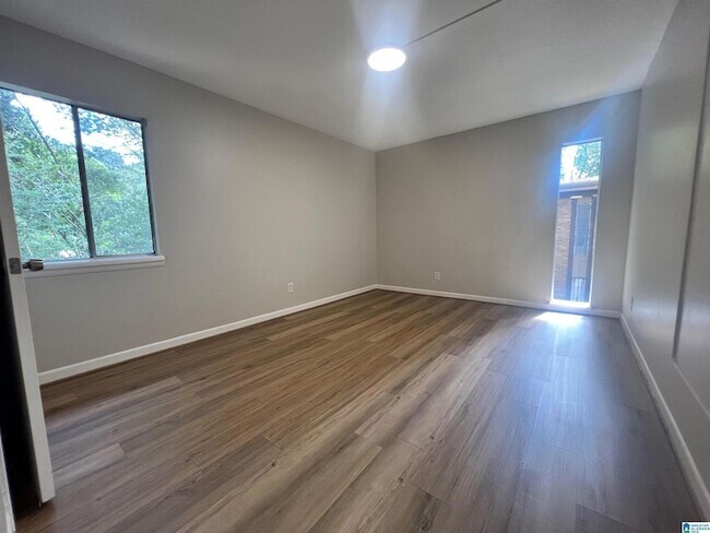 Building Photo - 3101 Lorna Rd