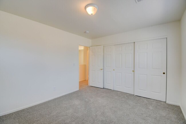 Building Photo - 3 Bed Home - Open Floor Design - Community Pool - New Everything Inside