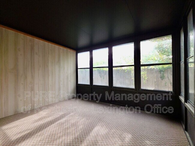 Building Photo - 366 Bonny Lynn Dr