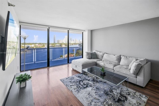 Building Photo - 20515 E Country Club Dr