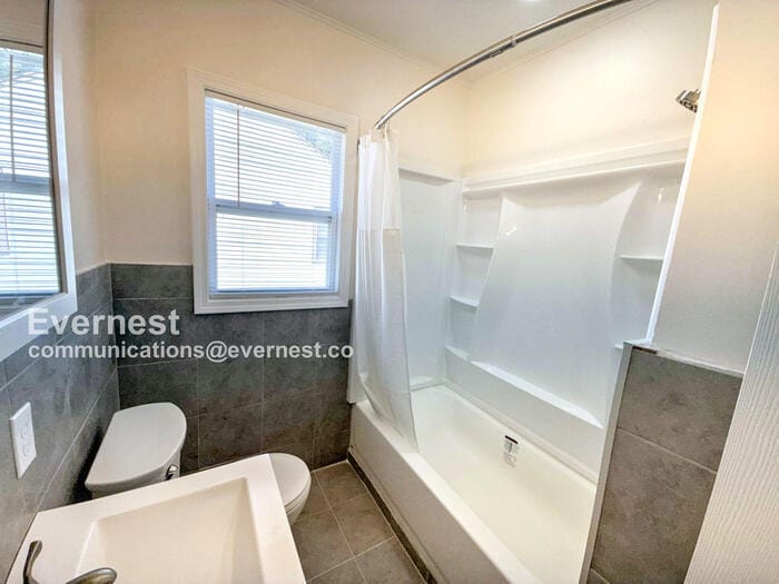 Building Photo - 831 4th Terrace W