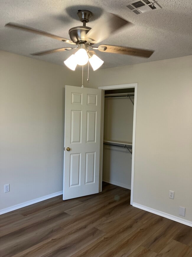 Building Photo - 8629 Golf Creek Dr