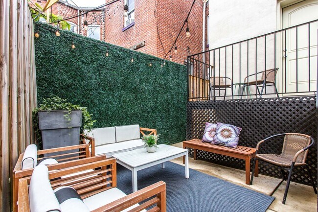 Building Photo - Cozy 1 Bedroom Apartment in Bloomingdale!