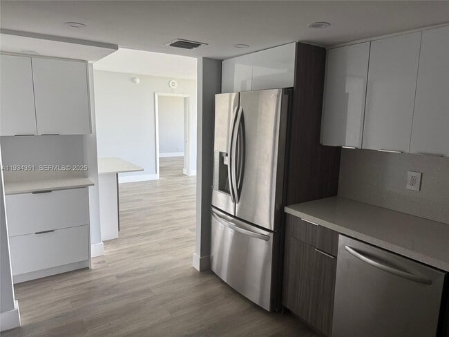 Building Photo - 780 NE 69th St