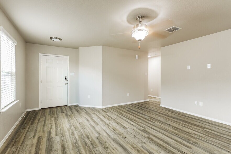 Building Photo - 3215 Pedernales Dr