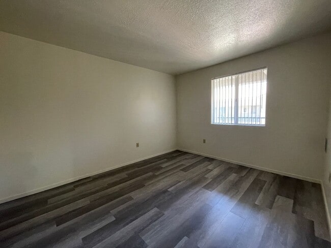 Building Photo - Smokey Lanes - Condo