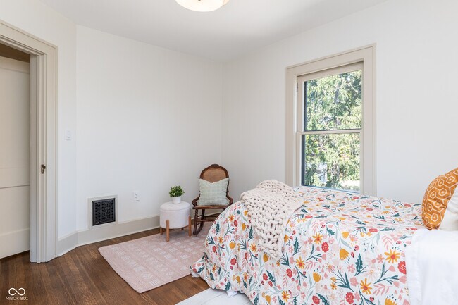 Building Photo - 322 E 37th St