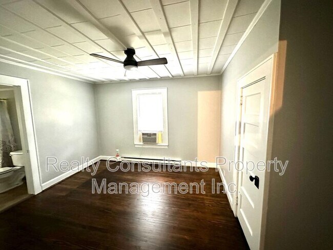 Building Photo - 313 Druid St