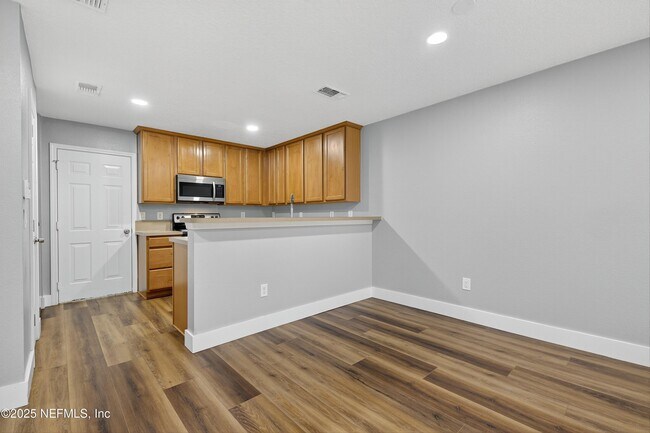 Building Photo - 834 Black Cherry Dr S
