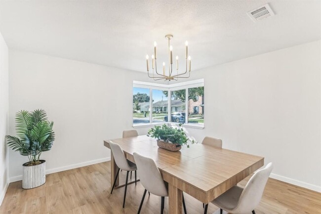 Building Photo - 8014 Meadowcroft Dr