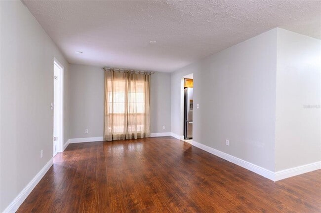 Building Photo - 3122 Reseda Ct