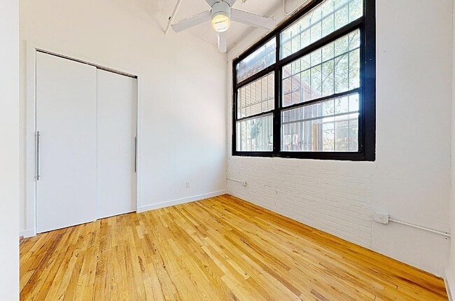 Building Photo - Seigel Street