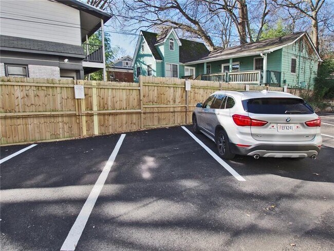 Building Photo - 425 10th St NE