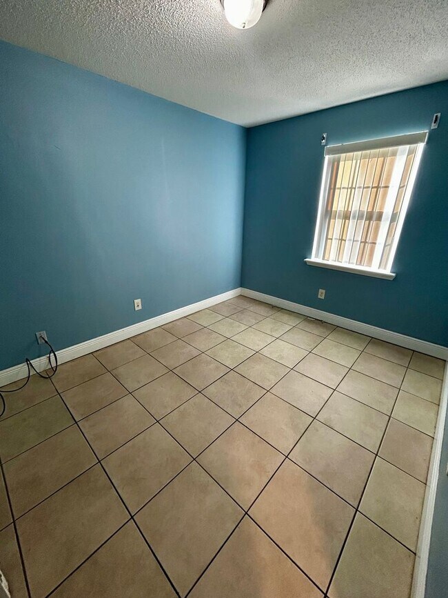 Building Photo - 6321 Lenawee St