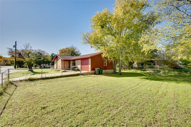 Building Photo - 706 Scenic Dr