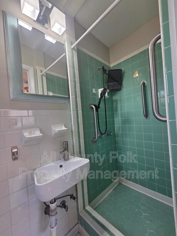 Building Photo - 602 SE 5th St