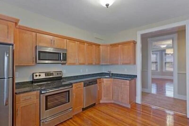 Building Photo - 94 Gladstone St