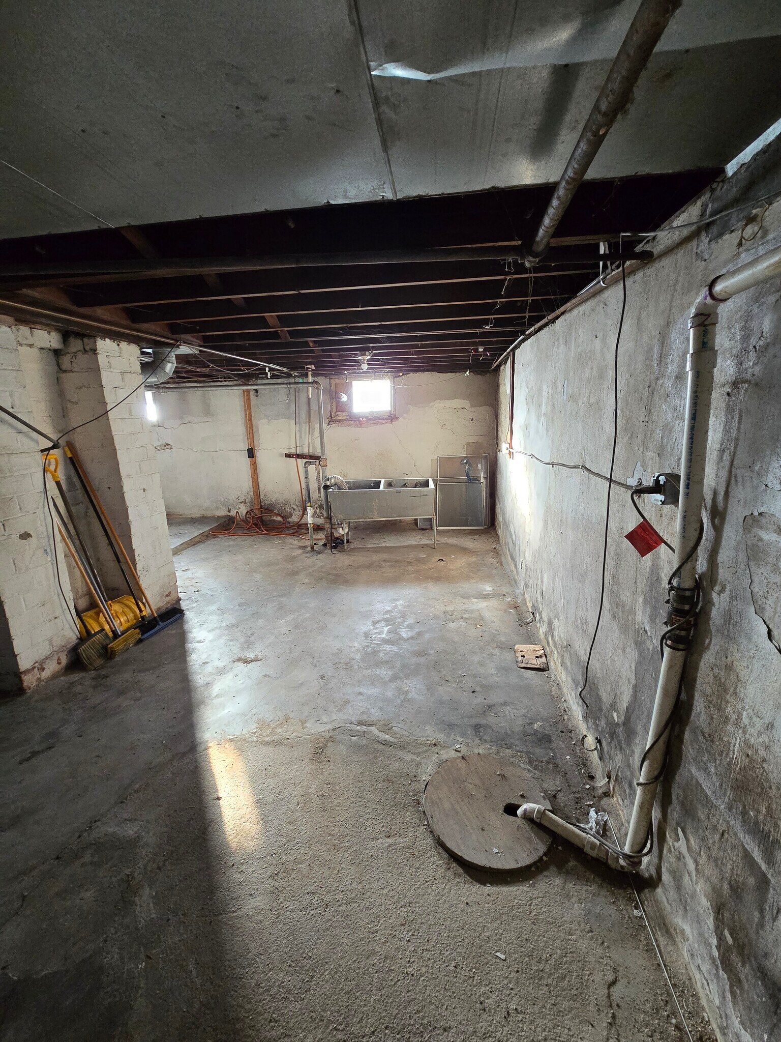 Building Photo - 526 Richmond Ave