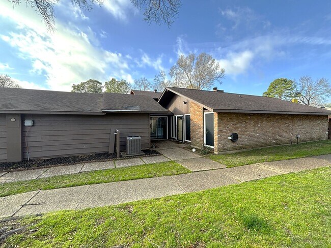 Building Photo - Lake View with Easy Access to I220