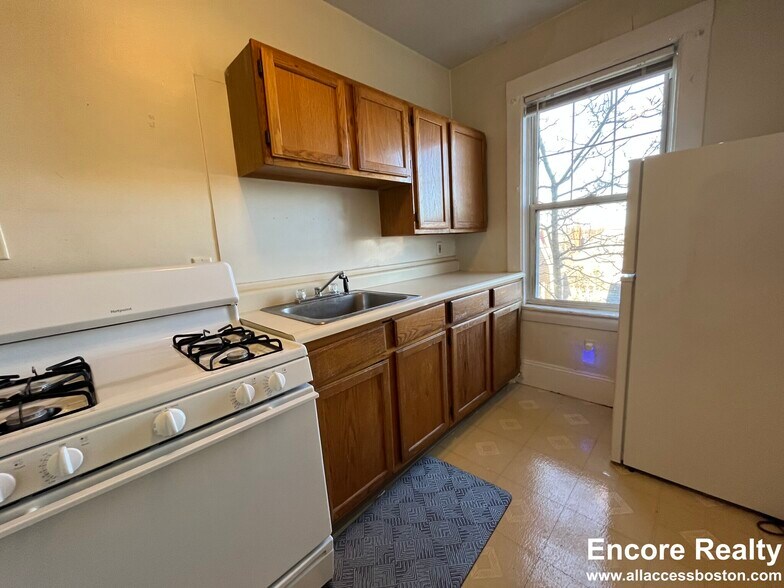 Building Photo - 157 Summer St