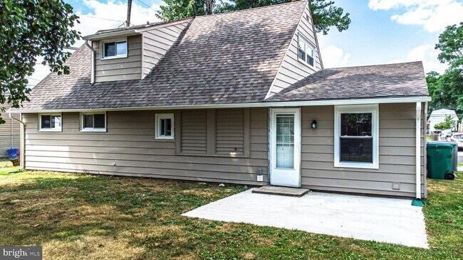 Building Photo - 12 Indigo Rd