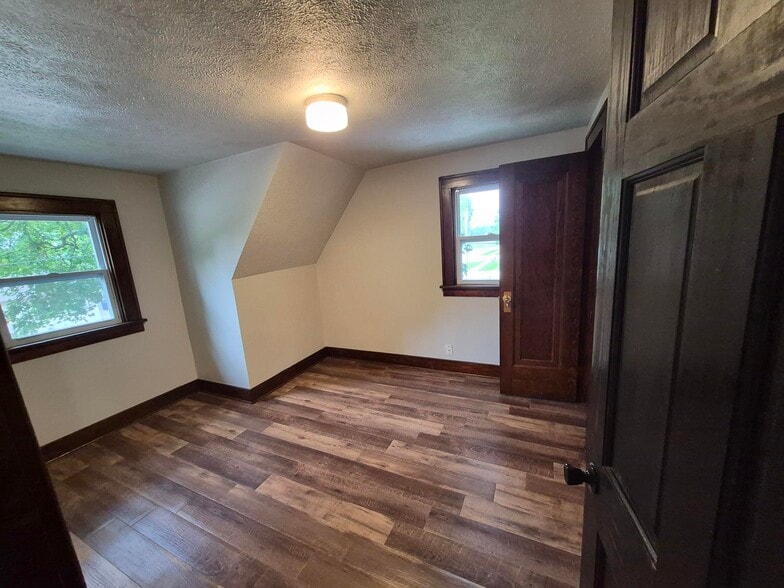 Building Photo - 1510 E Holmes St