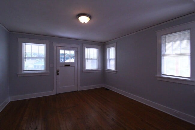 Building Photo - November FREE On This 2 Bedroom 1 Bath Hom...