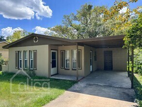 Building Photo - Stylishly Renovated 4-Bedroom Home Near Hi...