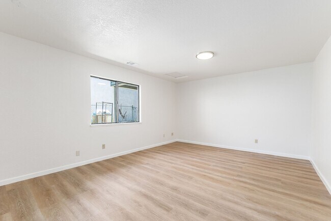 Building Photo - 1211 Lincoln Ave