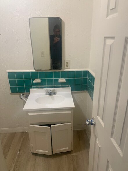 Building Photo - 8508 1/4 S San Pedro St