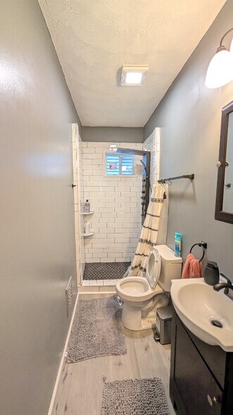 Building Photo - 710 Mulberry St