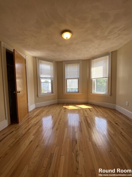 Building Photo - 51 Aldie St