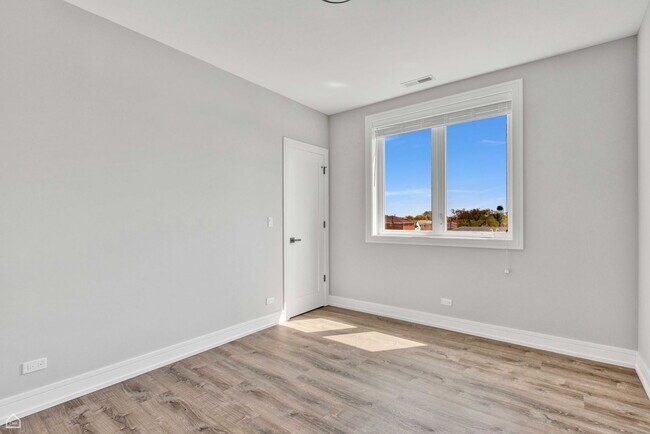 Building Photo - 2817 N 75th Ave