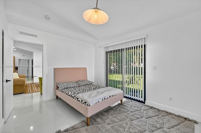 Building Photo - 125 NE 107th St