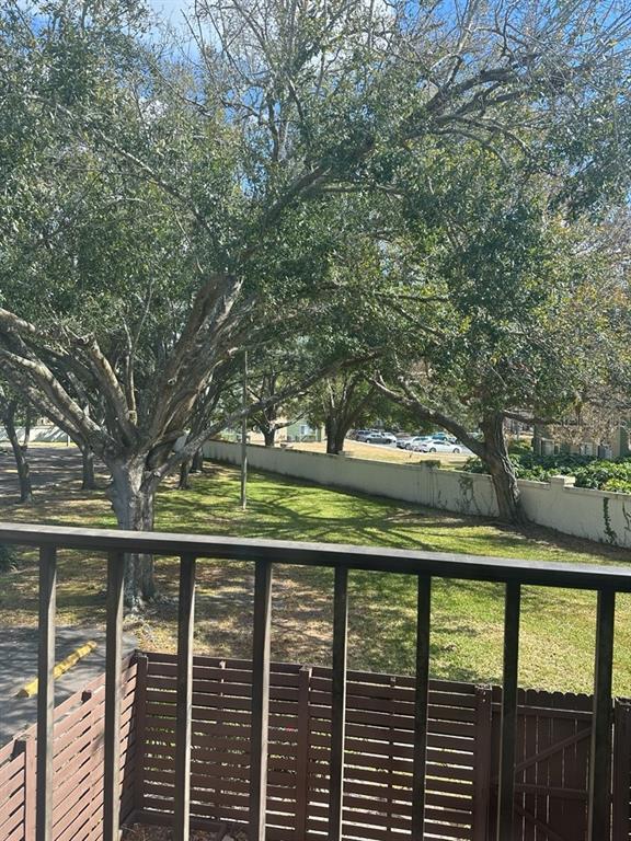 Building Photo - 15206 W Pond Woods Dr