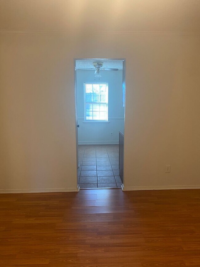 Building Photo - Great 2 Bedroom Condo !