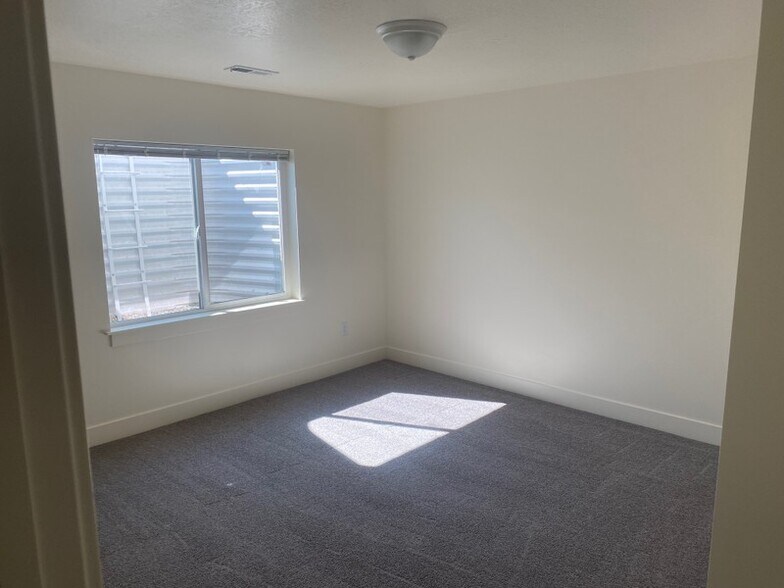 Building Photo - 15078 S 2815 W