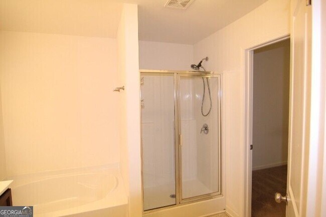 Building Photo - 5850 Vinyard Ln